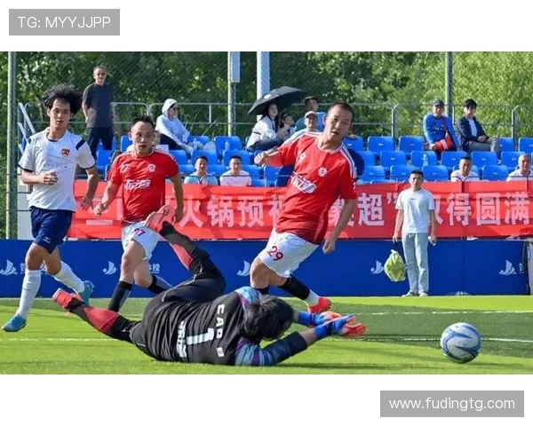 绿茵争锋激情燃烧展现团队荣耀与拼搏精神