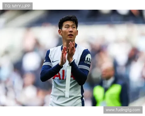 米罗斯拉夫·克洛泽：德国足球传奇射手的成长之路与辉煌成就